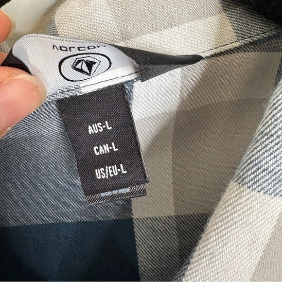 Volcom Men's Plaid Cotton Button-Up Shirt - Blue and Gray Size Large - Picture 4 of 8